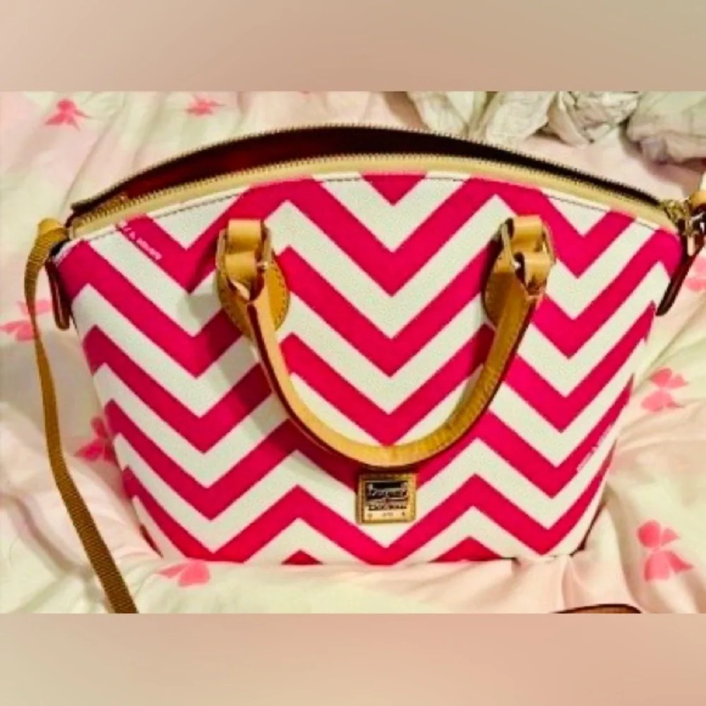 Dooney & Bourke like new